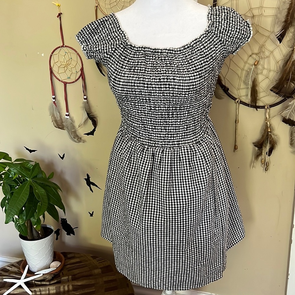 Honey punch Chic smocked dress.